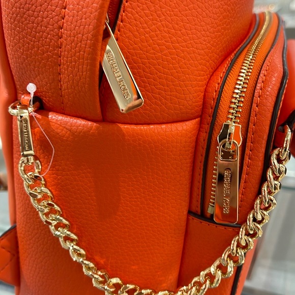 MICHAEL KORS
Maisie Medium Pebbled Leather 2-in-1 Backpack
Poppy
NWT - Picture 6 of 16